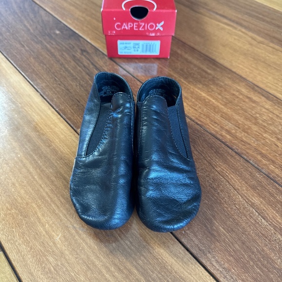 Capezio Jazz shoes girl size 12 - Picture 1 of 5